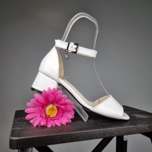 Жіночі босоніжки Каліпсо Вайт