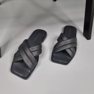 Жіночі шльопанці Каралін Блек 