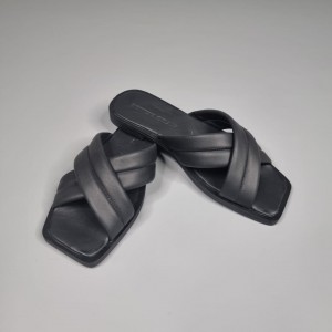 Жіночі шльопанці Каралін Блек 