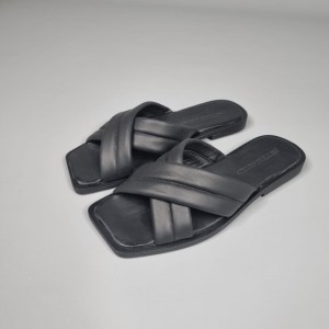 Жіночі шльопанці Каралін Блек 