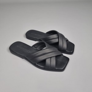 Жіночі шльопанці Каралін Блек 