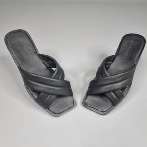 Жіночі шльопанці Каралін Блек 