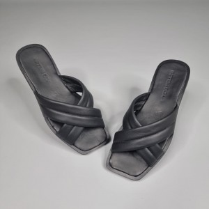 Жіночі шльопанці Каралін Блек Жіночі шльопанці Каралін Блек