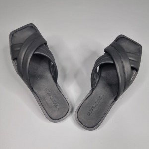 Жіночі шльопанці Каралін Блек 