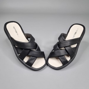 Жіночі шльопанці Ірис Блек Жіночі шльопанці Ірис Блек