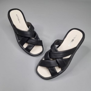 Жіночі шльопанці Ірис Блек 