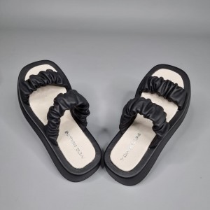 Жіночі шльопанці Каприз Блек