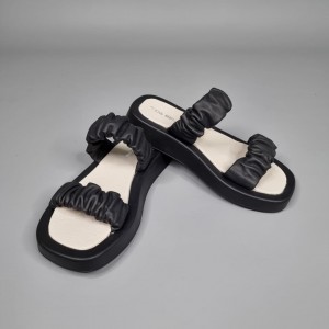 Жіночі шльопанці Каприз Блек