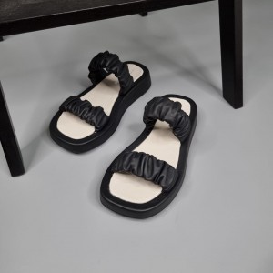 Жіночі шльопанці Каприз Блек