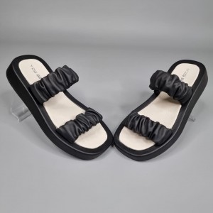 Жіночі шльопанці Каприз Блек Жіночі шльопанці Каприз Блек