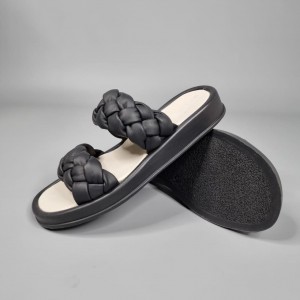 Жіночі шльопанці Бетті Блек