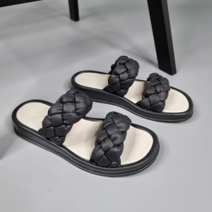 Жіночі шльопанці Бетті Блек