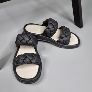 Жіночі шльопанці Бетті Блек