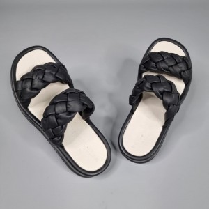 Жіночі шльопанці Бетті Блек