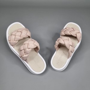 Жіночі шльопанці Бетті Беж