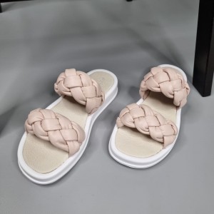 Жіночі шльопанці Бетті Беж