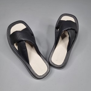 Жіночі шльопанці Даймонд Блек