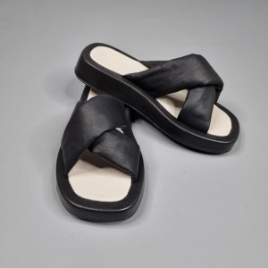 Жіночі шльопанці Даймонд Блек