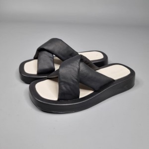 Жіночі шльопанці Даймонд Блек