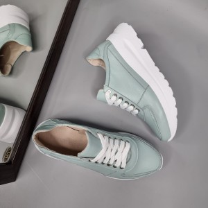 Жіночі кросівки Вонг